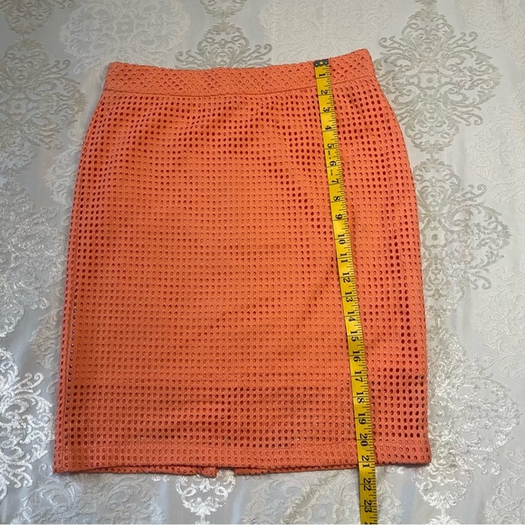 Trina Turk Eyelet Coral Peach Skirt 100% Cotton Size 4 - Picture 6 of 7